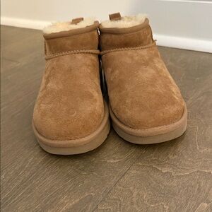 Girls Ultra Mini Uggs Size 6
